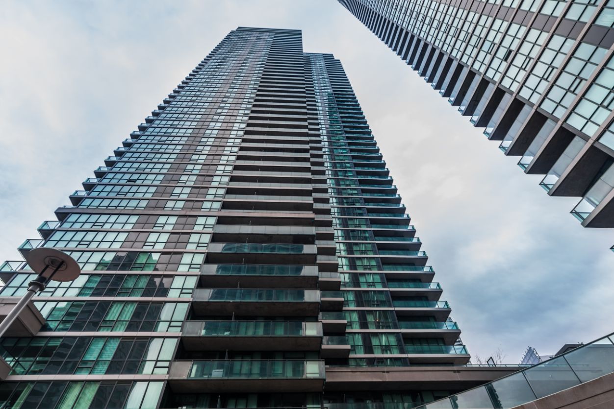 33 Bay Street, Toronto | 33 Bay at Pinnacle | 4 Condos for Sale | 13 ...