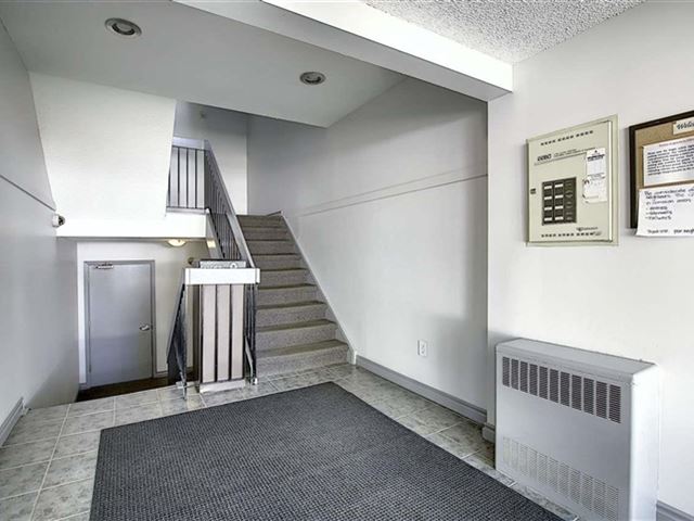 11217 103 AVE NW - photo 1