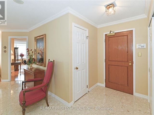 Kingsway on the Park - 1505 1 Aberfoyle Crescent - photo 2