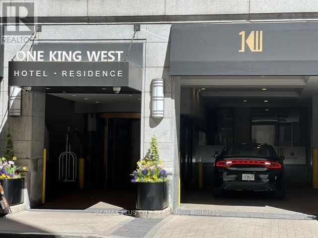 One King West Hotel & Residence - valet 1 King Street West - photo 1