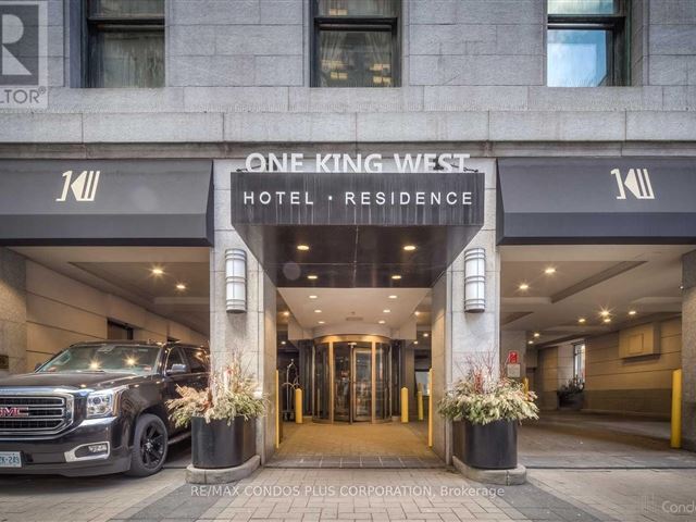 One King West Hotel & Residence - 1415 1 King Street West - photo 2