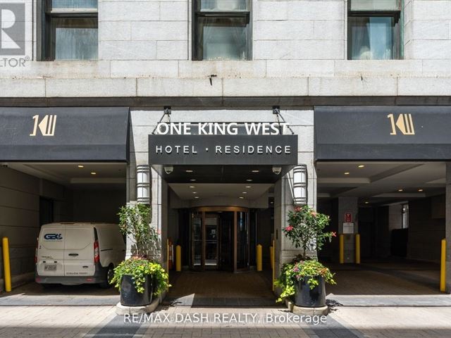 One King West Hotel & Residence - 2904 1 King Street West - photo 2