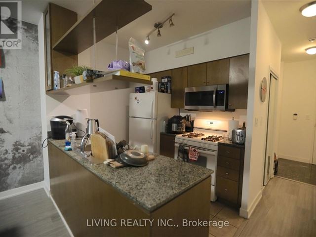 Harbour View Estates 1 - 102 9 Spadina Avenue - photo 2