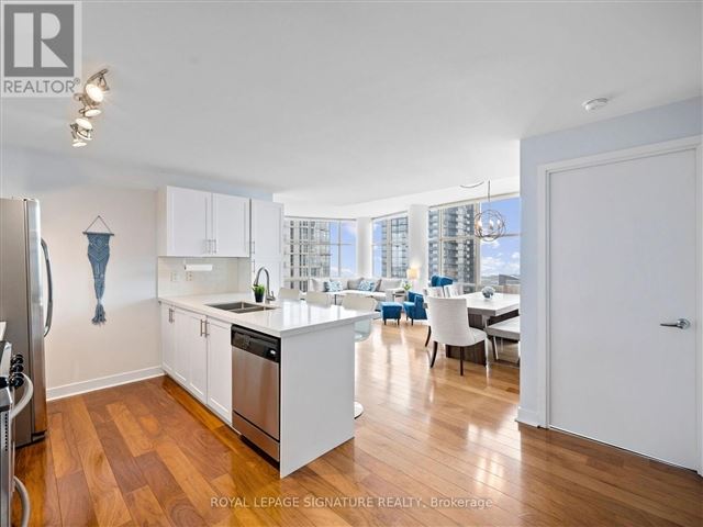 Harbour View Estates 1 - 4509 9 Spadina Avenue - photo 1