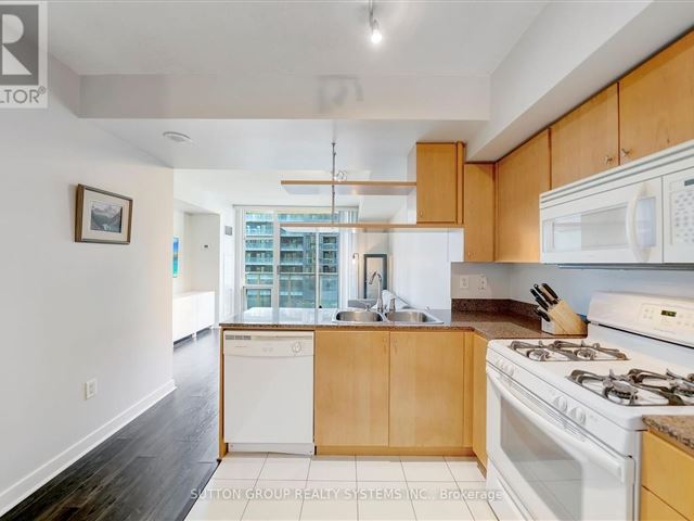 Harbour View Estates 1 - 805 9 Spadina Avenue - photo 1