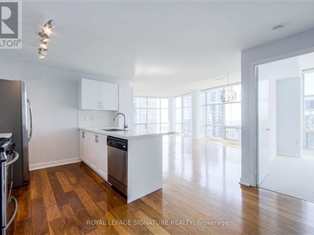 Harbour View Estates 1 - 4509 9 Spadina Avenue - photo 1