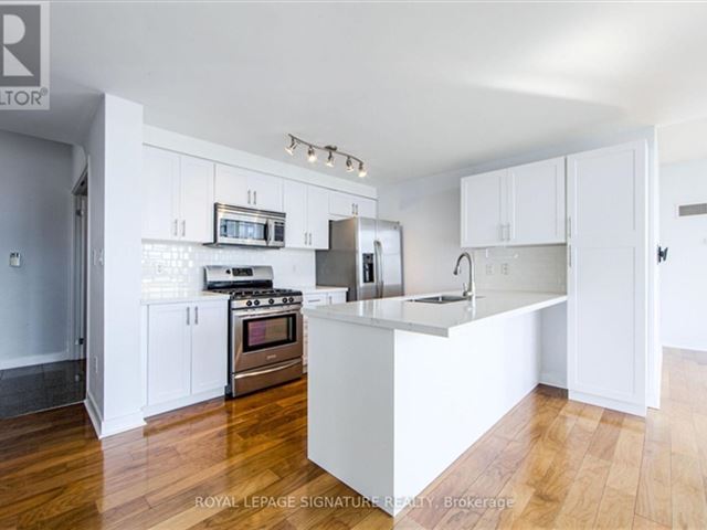 Harbour View Estates 1 - 4509 9 Spadina Avenue - photo 3