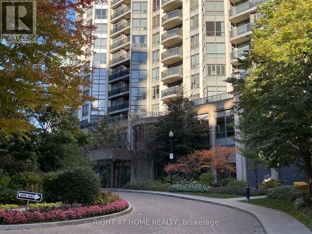 Grande Triomphe - 1814 10 Northtown Way - photo 2