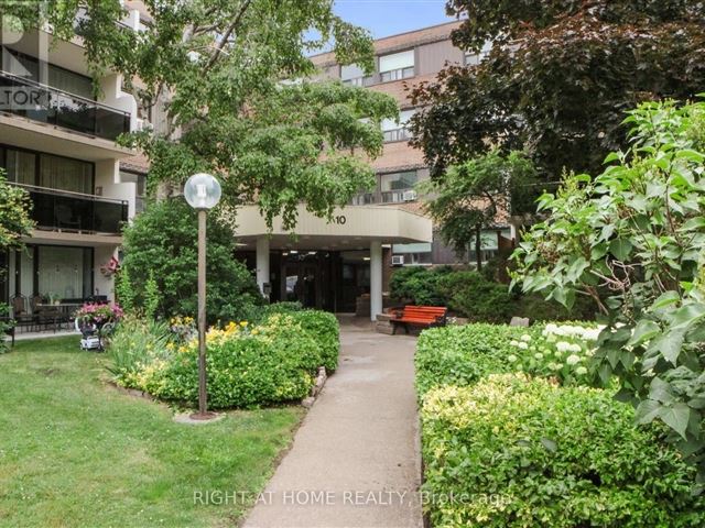 Victoria Town - 117 20 Sunrise Avenue - photo 2