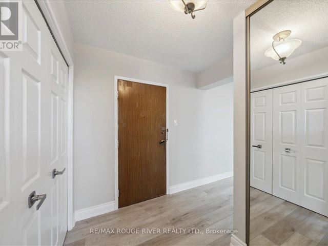 Victoria Town - 422 20 Sunrise Avenue - photo 2