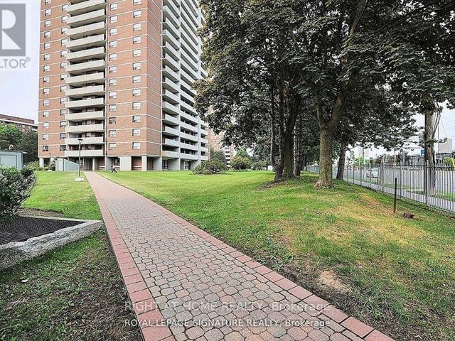 Carrington Tower - 2405 10 Tangreen Court - photo 2