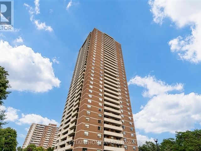 Carrington Tower - 1701 10 Tangreen Court - photo 2