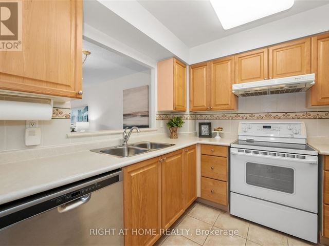 Hearthstone By The Lake - 1214 100 Burloak Drive - photo 3