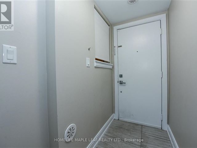 Urban Towndominiums - 98 100 Dufay Road - photo 2