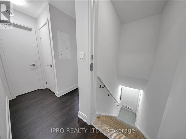 Urban Towndominiums - 123 100 Dufay Road - photo 2