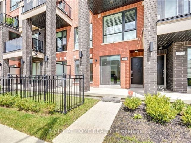 Urban Towndominiums - 5 100 Dufay Road - photo 2