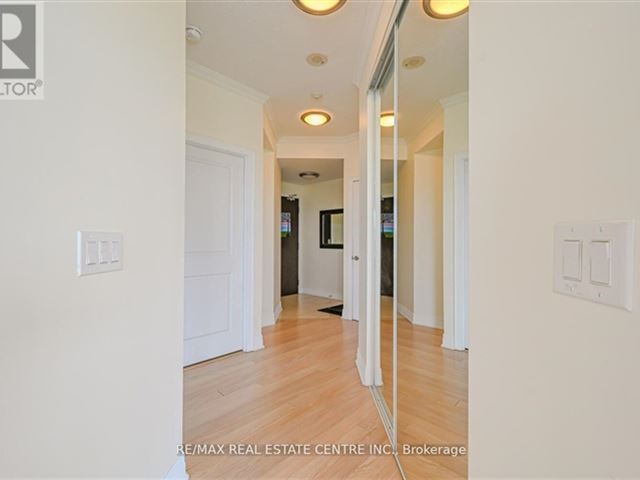 The Park Place - 608 100 John Street - photo 1