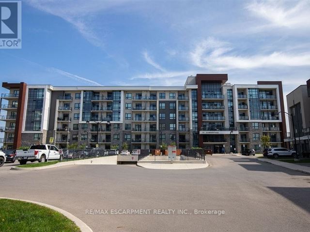 Sapphire Condos - 608 101 Shoreview Place - photo 3