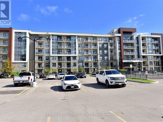 Sapphire Condos - 214 101 Shoreview Place - photo 3