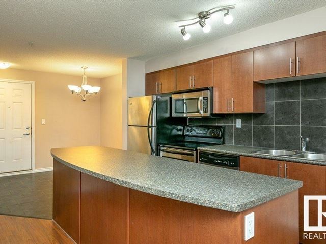 10118 106 AVE NW - 210 10118 106 Avenue Northwest - photo 1