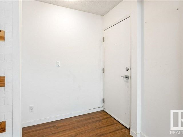 10139 117 ST NW - 214 10139 117 Street Northwest - photo 3