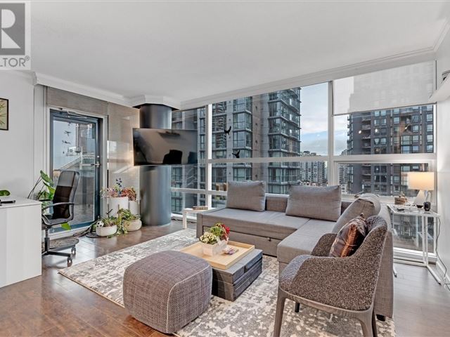 Wall Centre - 70x 1050 Burrard Street - photo 2