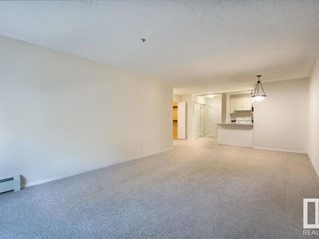 10511 42 AVE NW - 204 10511 42 Avenue Northwest - photo 3