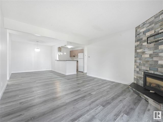 10528 29 AVE NW - 303 10528 29 Avenue Northwest - photo 1