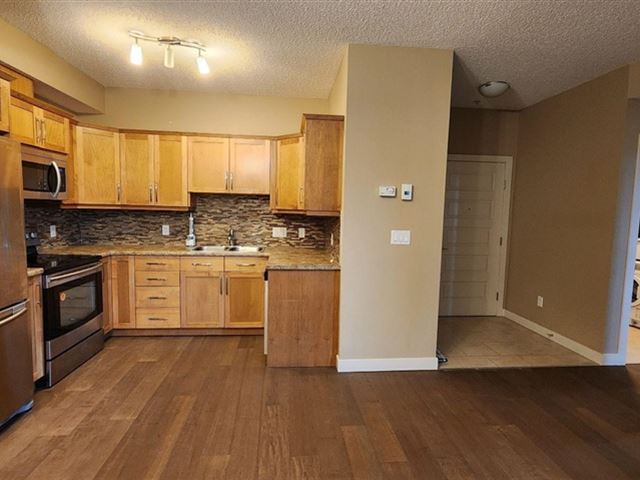 10530 56 AVE NW - 316 10530 56 Avenue Northwest - photo 3