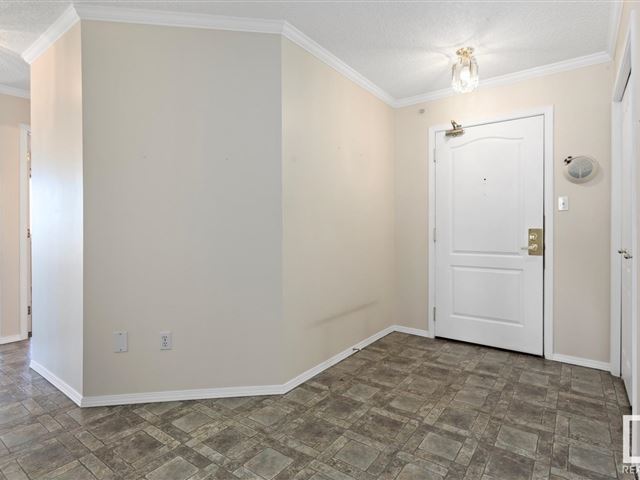 10610 76 ST NW - 411 10610 76 Street Northwest - photo 3