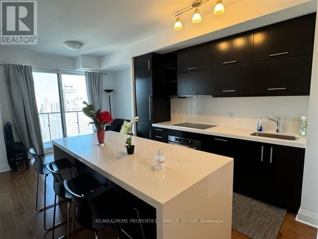 U Condominium - 3001 75 Saint Mary Street - photo 3