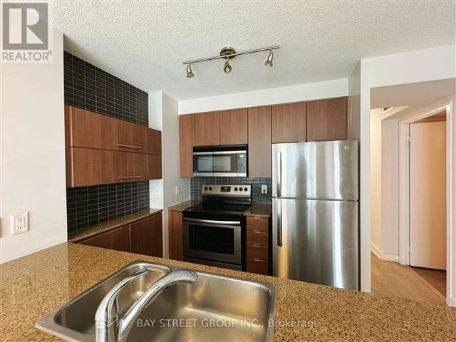 West One - CityPlace - 807 11 Brunel Court - photo 3