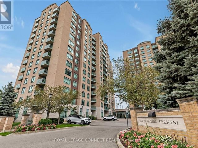 The Gates of Bayview Glen VII - 212 11 Oneida Crescent - photo 2