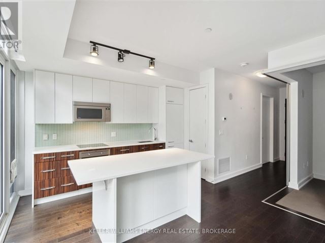 Soho Champagne - 212 111 Champagne Avenue South - photo 3