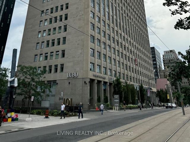 Imperial Plaza - 926 111 Saint Clair Avenue West - photo 1