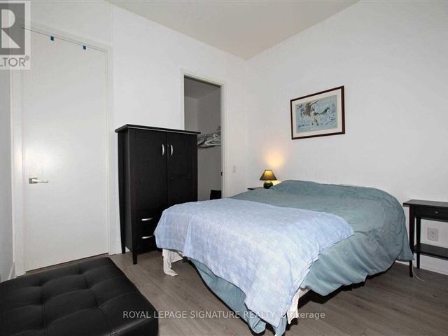 Imperial Plaza - 501 111 Saint Clair Avenue West - photo 3