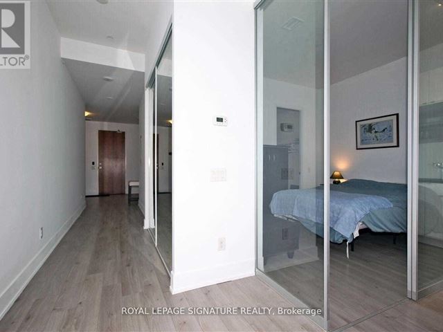 Imperial Plaza - 501 111 Saint Clair Avenue West - photo 2