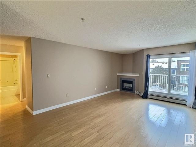 11446 40 AVE NW - 205 11446 40 Avenue Northwest - photo 2