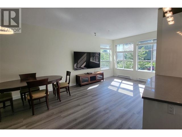 Parker House - 204 1151 Windsor Mews - photo 2