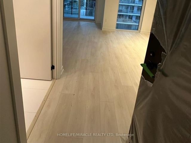 Line 5 South Condos - 1003 117 Broadway Avenue - photo 2