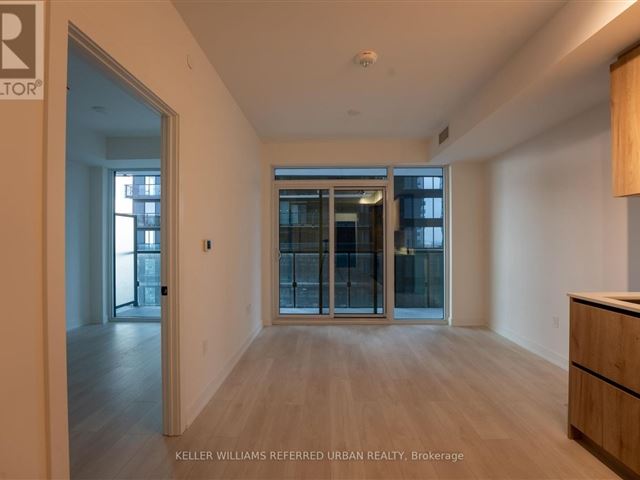 Line 5 South Condos - n1301 117 Broadway Avenue - photo 2