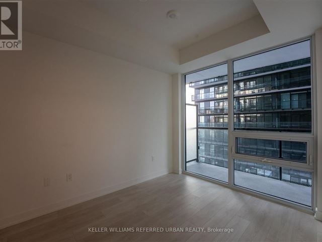 Line 5 South Condos - n1301 117 Broadway Avenue - photo 3