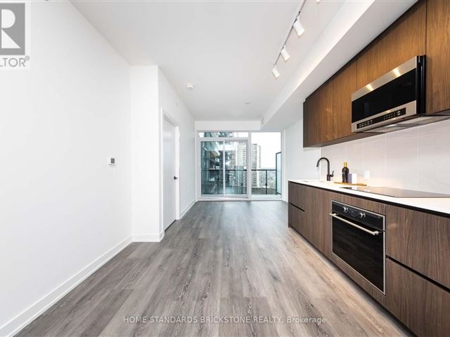 Line 5 South Condos - 1105 117 Broadway Avenue - photo 2