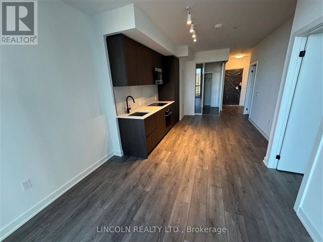 Line 5 South Condos - 1905 117 Broadway Avenue - photo 3