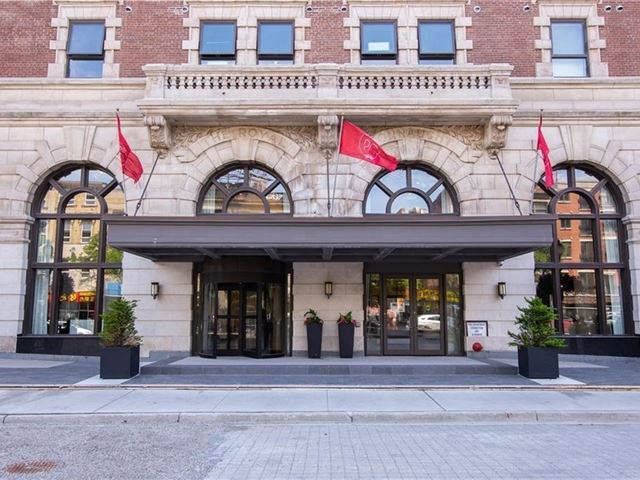 Royal Connaught - 721 118 King Street East - photo 1