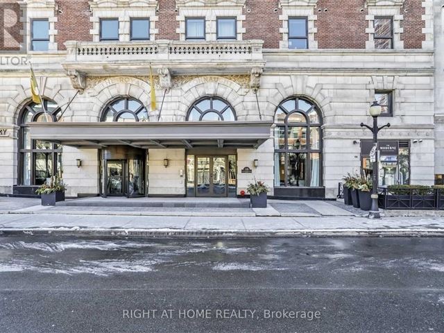 Royal Connaught - 1023 118 King Street East - photo 1