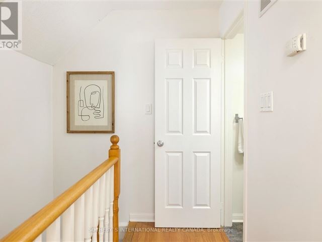 Newtowns at King Towns - 806 20 Laidlaw Street - photo 3