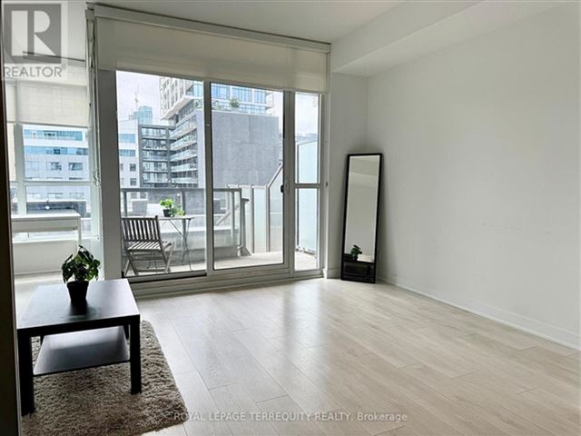 East United Condos - 421 120 Parliament Street - photo 3