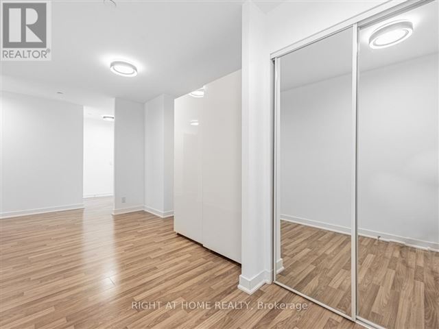 East United Condos - 413 120 Parliament Street - photo 3