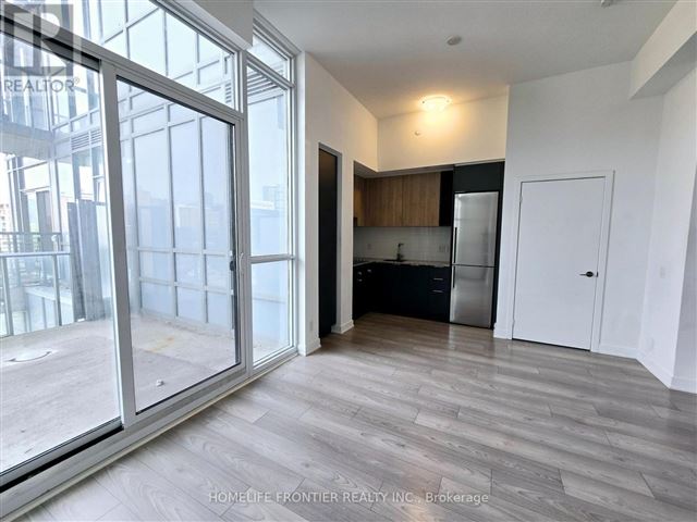 East United Condos - 604 120 Parliament Street - photo 2